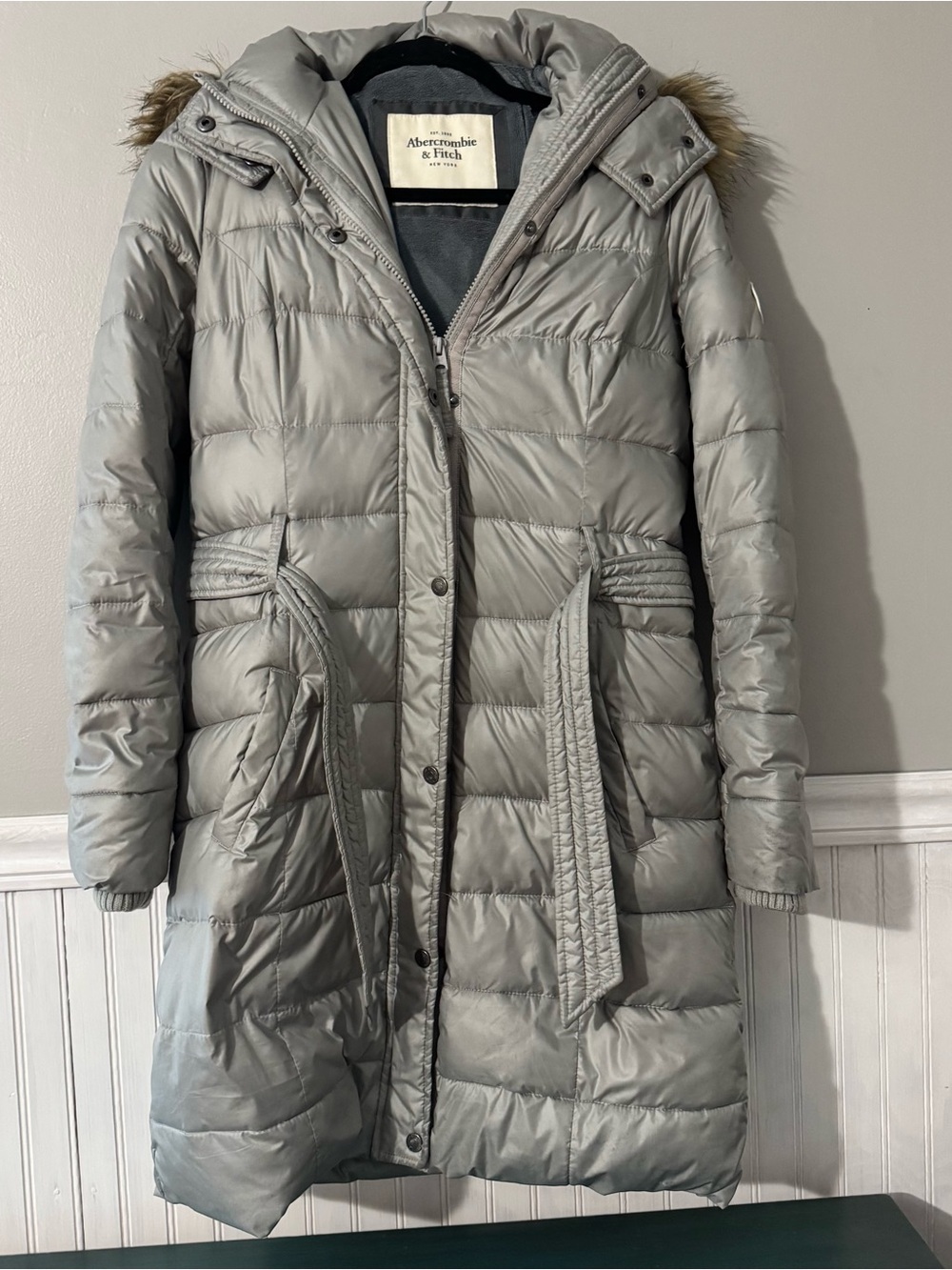 Abercrombie & Fitch Belted Puffer Parka Faux Fur on Hood Light Metallic Gray Med